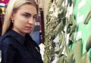 В Запорожье девушки-полицейские помогают плести маскировочные сетки